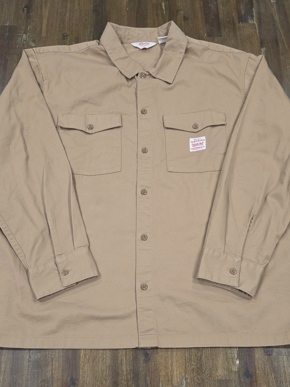 Levi's Men's Button-Front Long Sleeve Shirt in Khaki